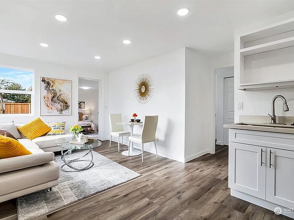 4th image of 15215 8th Ave NE Unit B