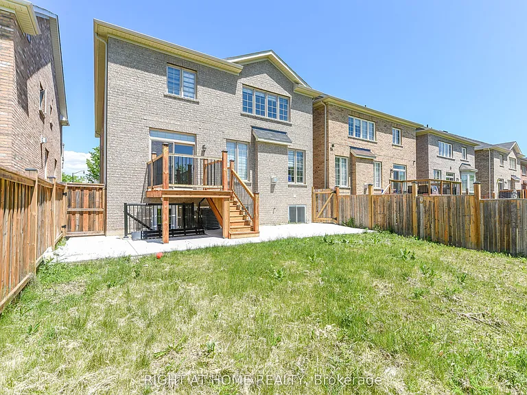 82 Elmcrest Dr — Photo 2