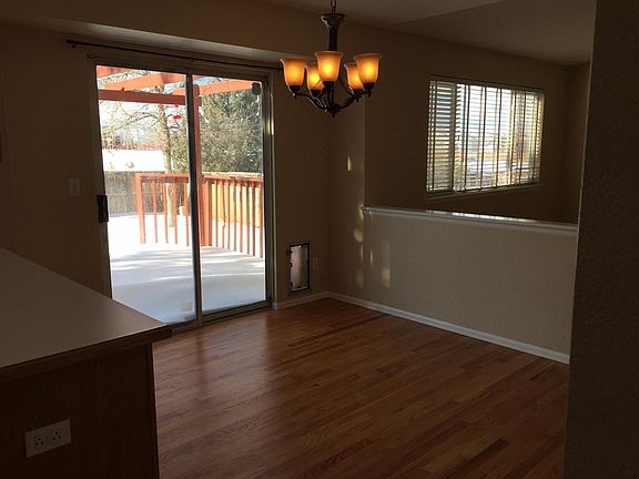 eat in area + small pet door