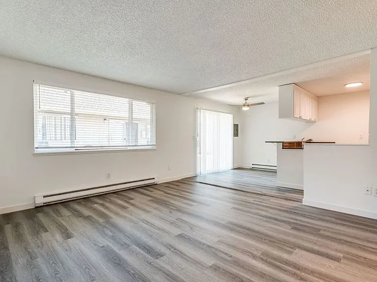 Riverside Village - 2 bedroom units - Auburn - RENOVATED — Photo 9