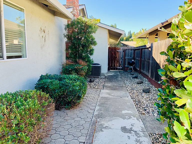 3374 Twin Oaks Dr — Photo 32