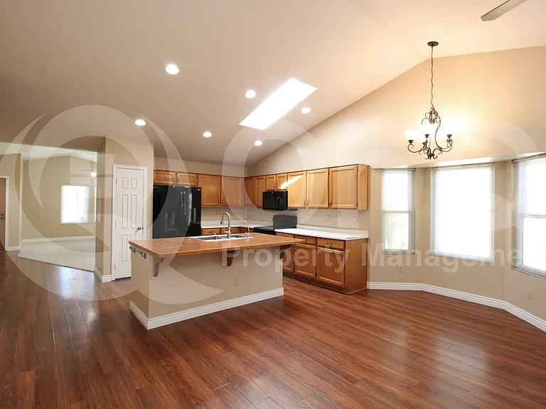 763 W Folley St — Photo 37
