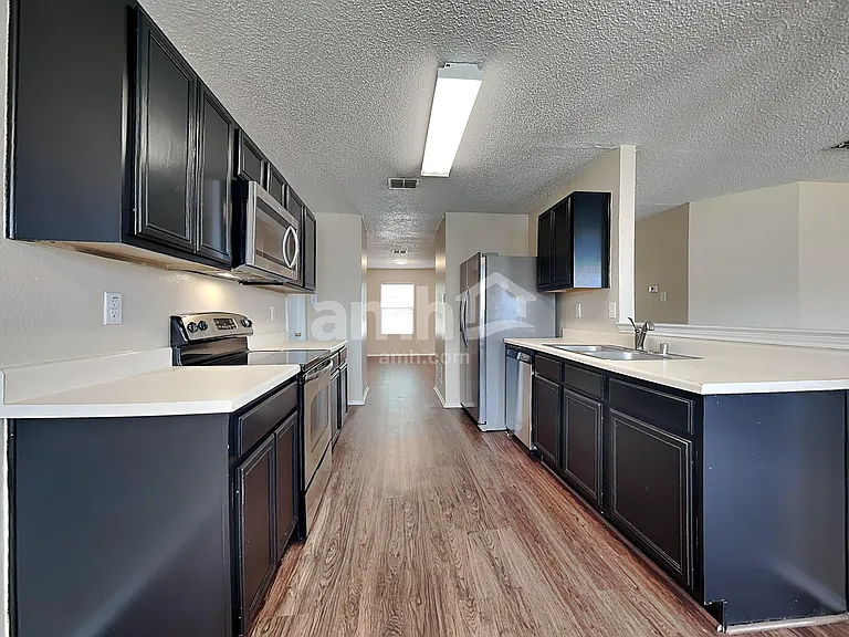 1430 Stewart Dr — Photo 3