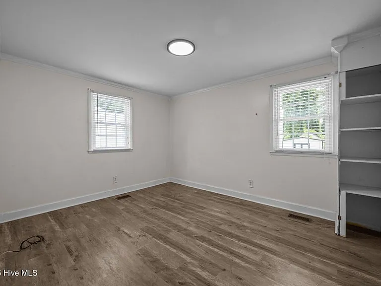 613 Maple St — Photo 12