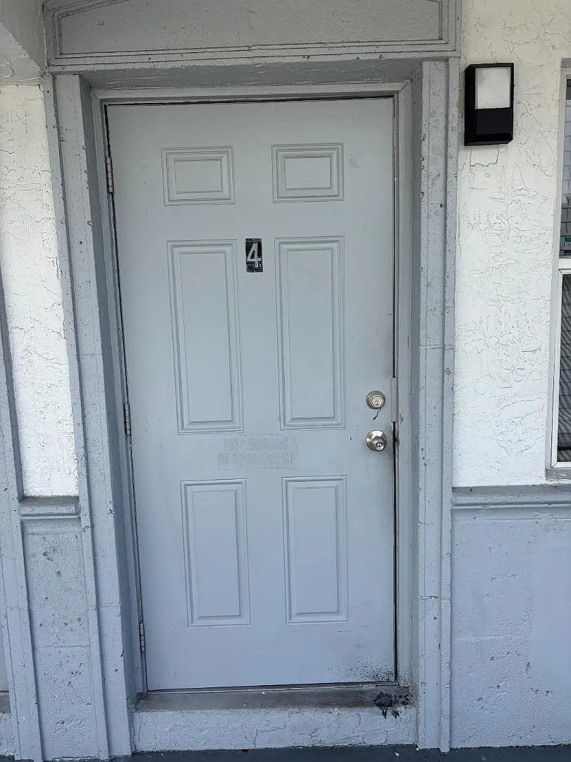 627 NE 6th Ave - 4 — Photo 1