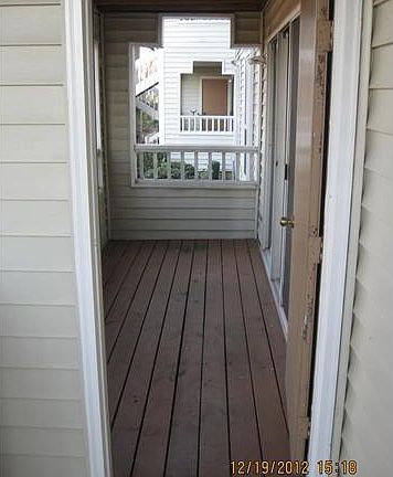5th image of 226 Island Cove Ct APT A