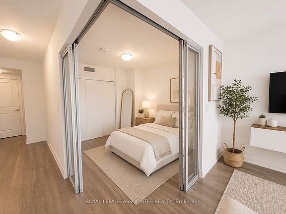 5th image of 20 Meadowglen Pl #327