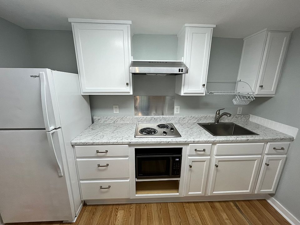 Cooking and sink area