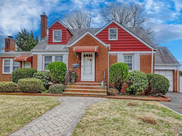 6 Locust St, Elmwood Park, NJ 07407