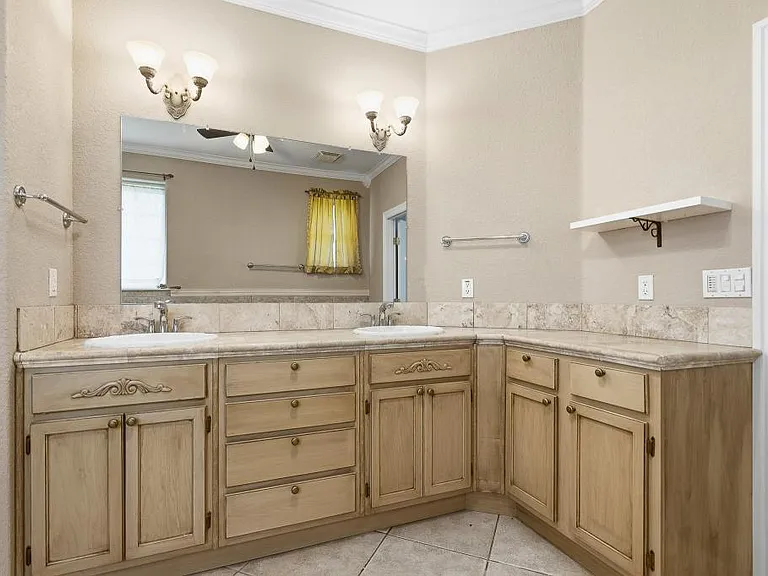 1717 Red Oak Dr — Photo 11