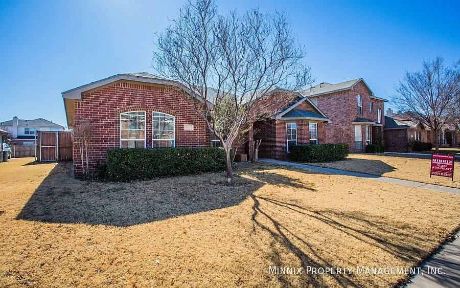 3 bedroom/ 2 bath | 5015 Itasca St. — Photo 3