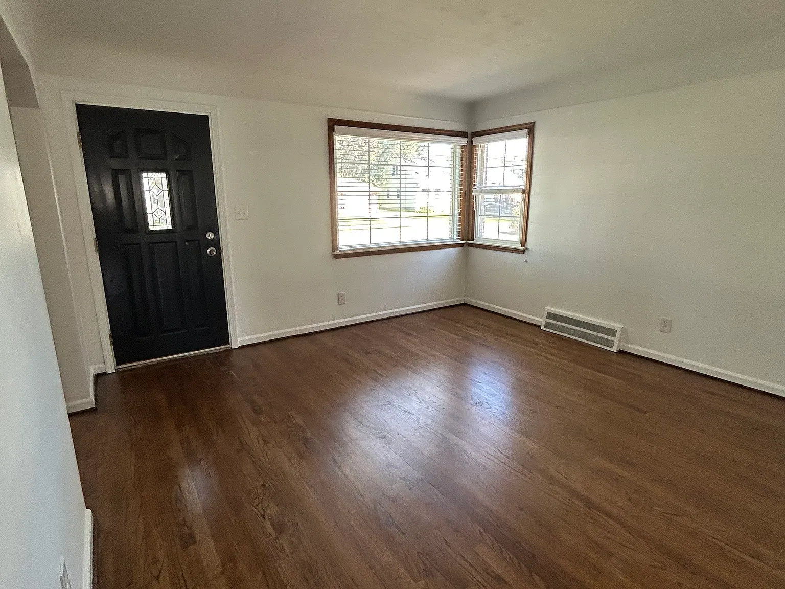 3 bed, 1.5 bath, 986 sqft, $1,800 — Photo 4