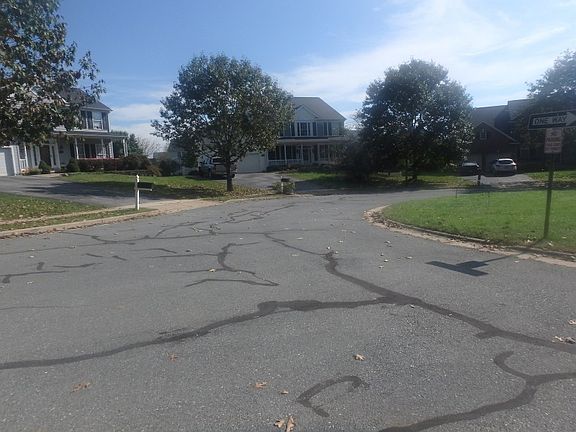 5th image of 206 Jenkins Creek Ct