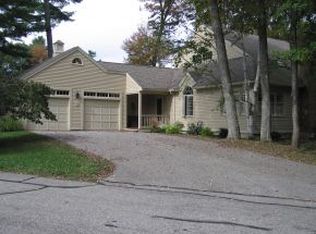 21 Peninsula Dr, Stratham, NH 03885