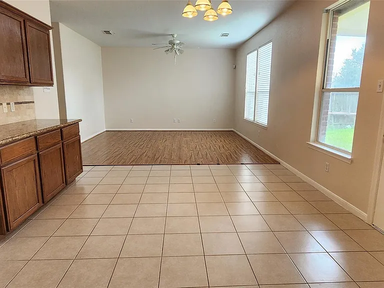 9710 Fieldbloom Ln — Photo 7