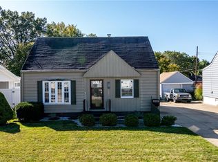 932 Roosevelt Ave, Cuyahoga Falls, OH 44221