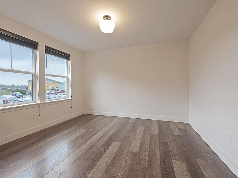 1523 SE Honeysuckle Loop #A — Photo 3