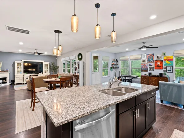 1942 Elkington Cir, Conroe, TX 77304
