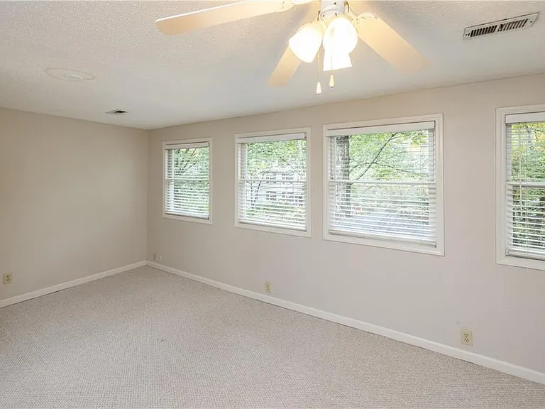 897 Argonne Ave NE #4 — Photo 16