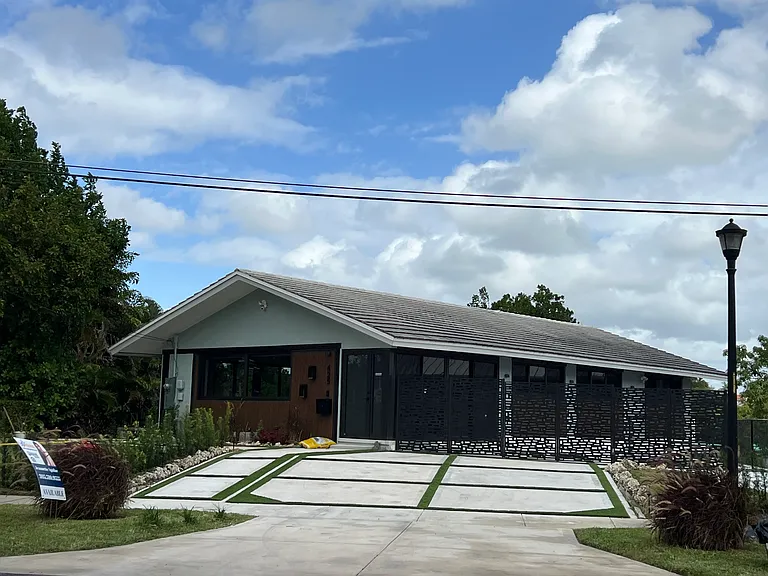 425 NE 103rd St — Photo 57