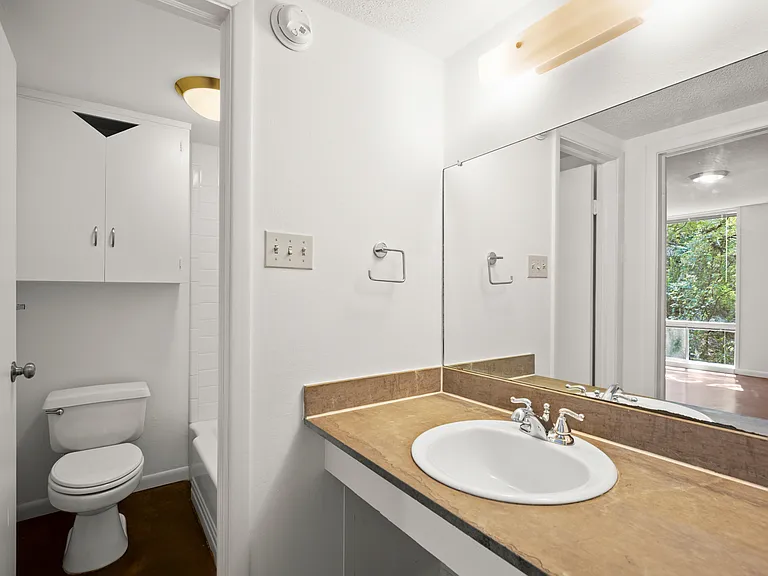 1801 Westlake Dr Apartments — Photo 17