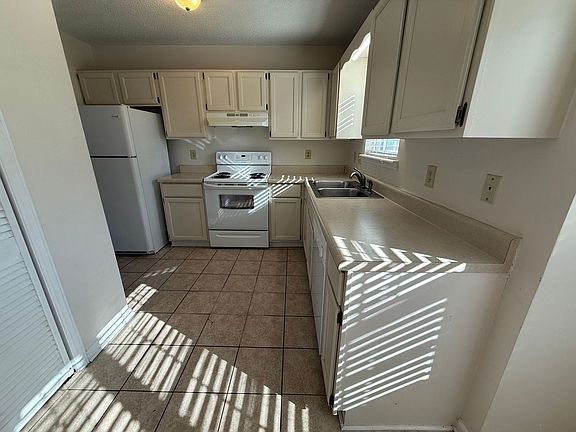 3rd image of 2636 Idlebrook Cir
