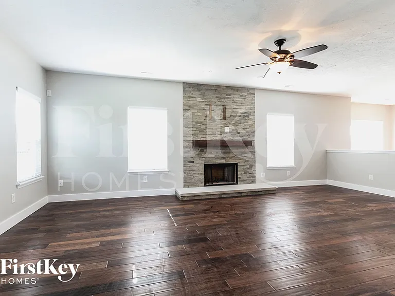 3214 S Dendle Dr — Photo 2