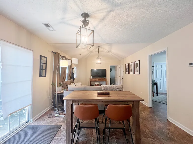 200 Glenlea Ln — Photo 6