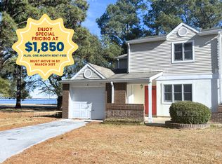 8 Hoover Rd, Havelock, NC 28532