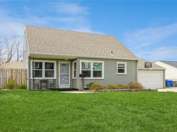 1427 Daniels St NE, Cedar Rapids, IA 52402