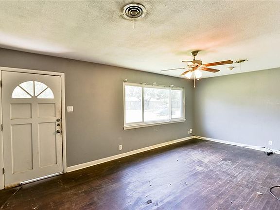 3rd image of 1411 W Lovers Ln
