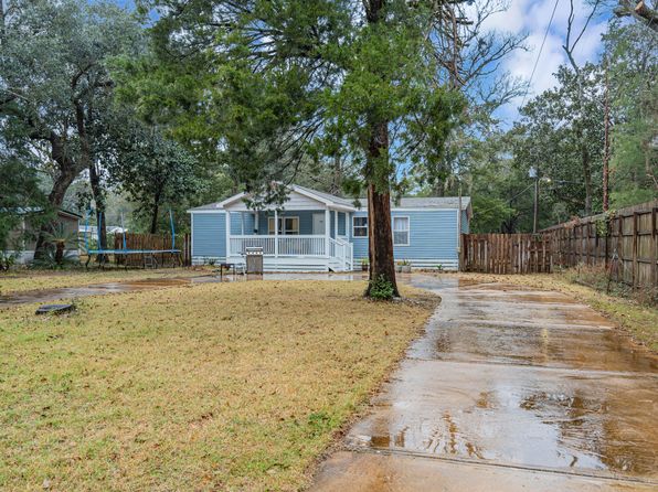 679 Persimmon St, Freeport, FL 32439