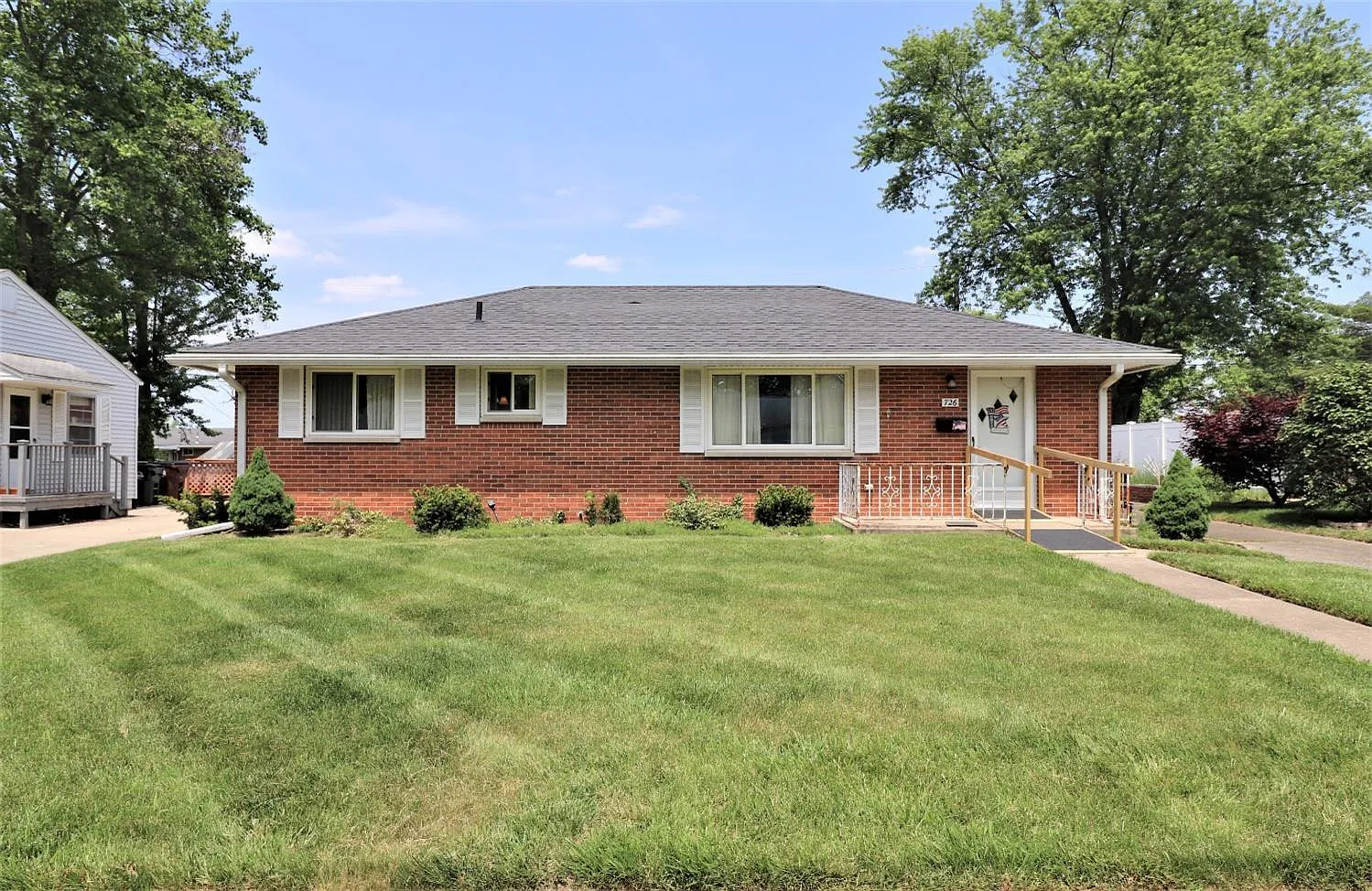 726 Southline Dr photo 1
