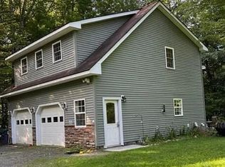 19 Chipmunk Ct, Schaghticoke, NY 12154
