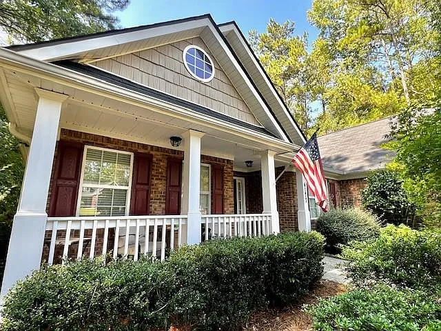 3 bed, 2.0 bath, 2400 sqft, $2,295 — Photo 3