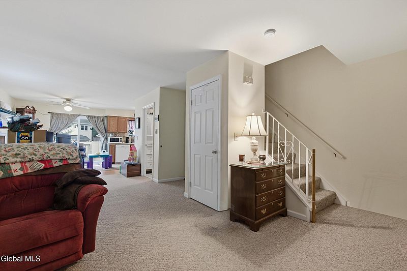 4th image of 8 Woodridge Circle