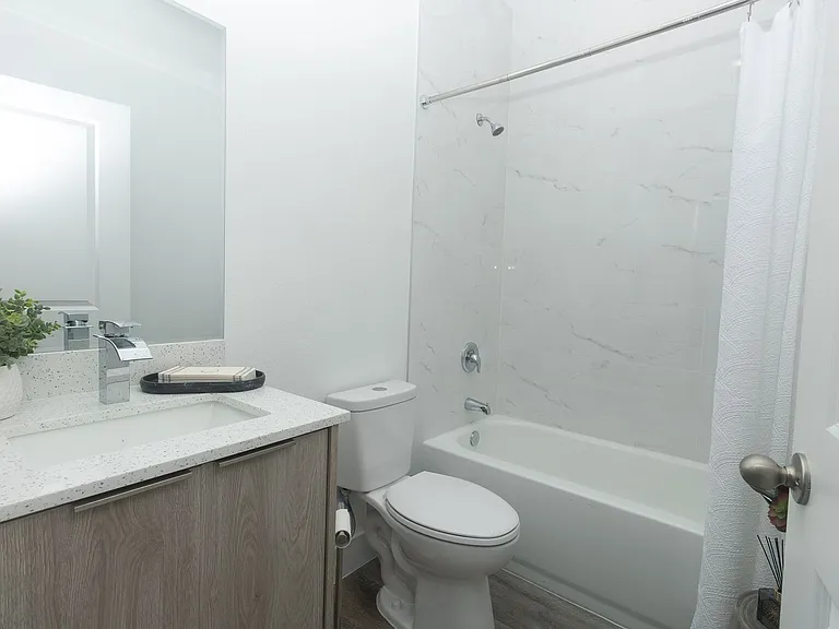 1121 Deauville St E — Photo 11