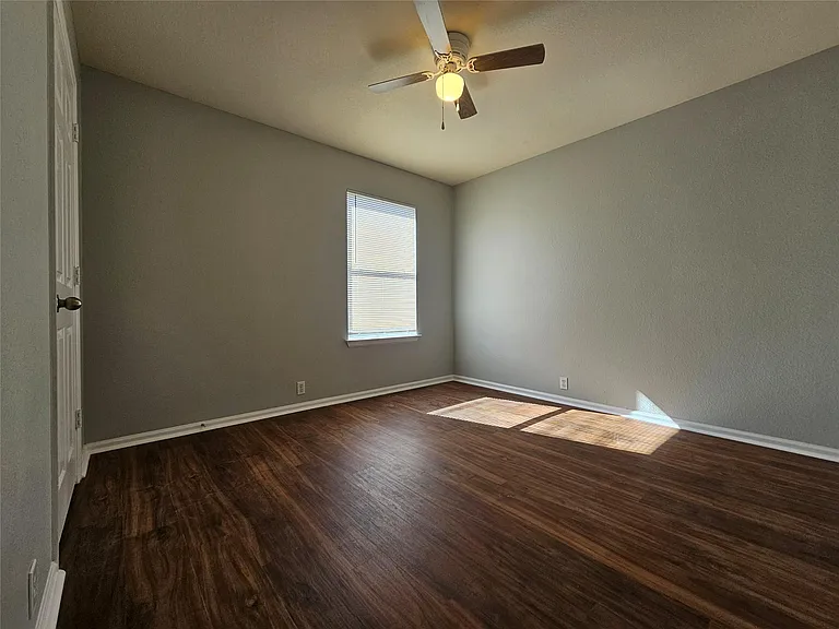 580 Hometown Pkwy — Photo 27