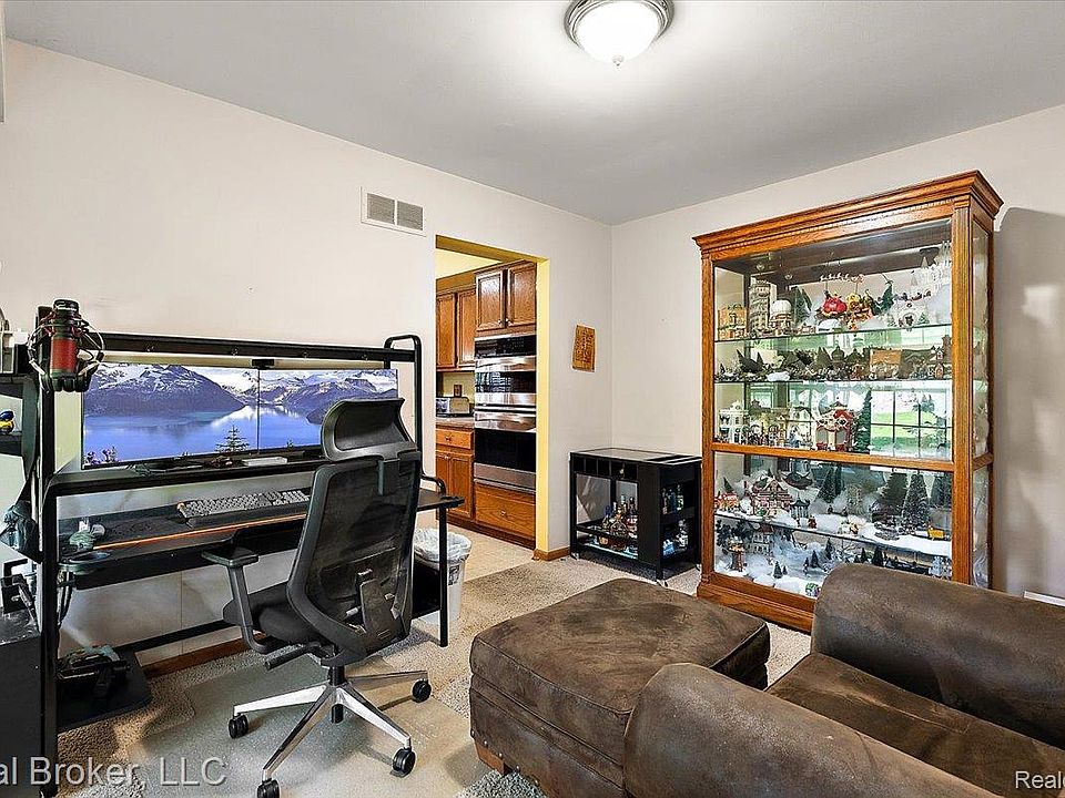 44744 Danbury Rd, photo 17