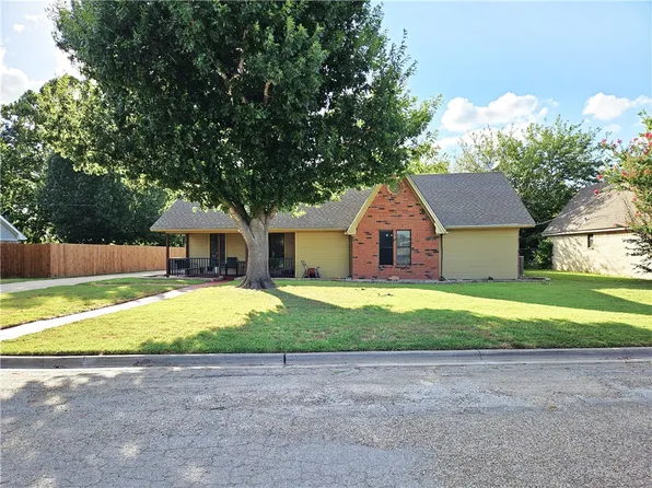 804 Crestline Dr, Mexia, TX 76667