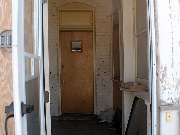 2nd image of 1110 E Ash St