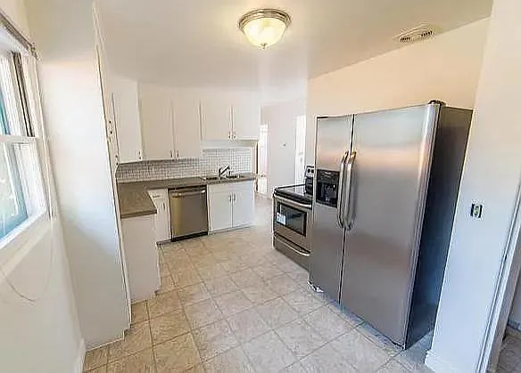 220 W Beckwith St E — Photo 2