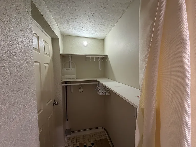 1601 SW 63rd Ter — Photo 8