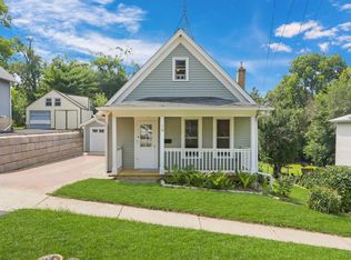 19 Lovell St, Elgin, IL 60120