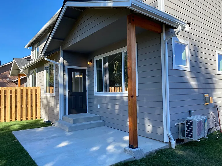 342 N Central St — Photo 3