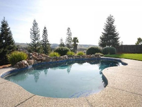 3rd image of 428 Platt Cir