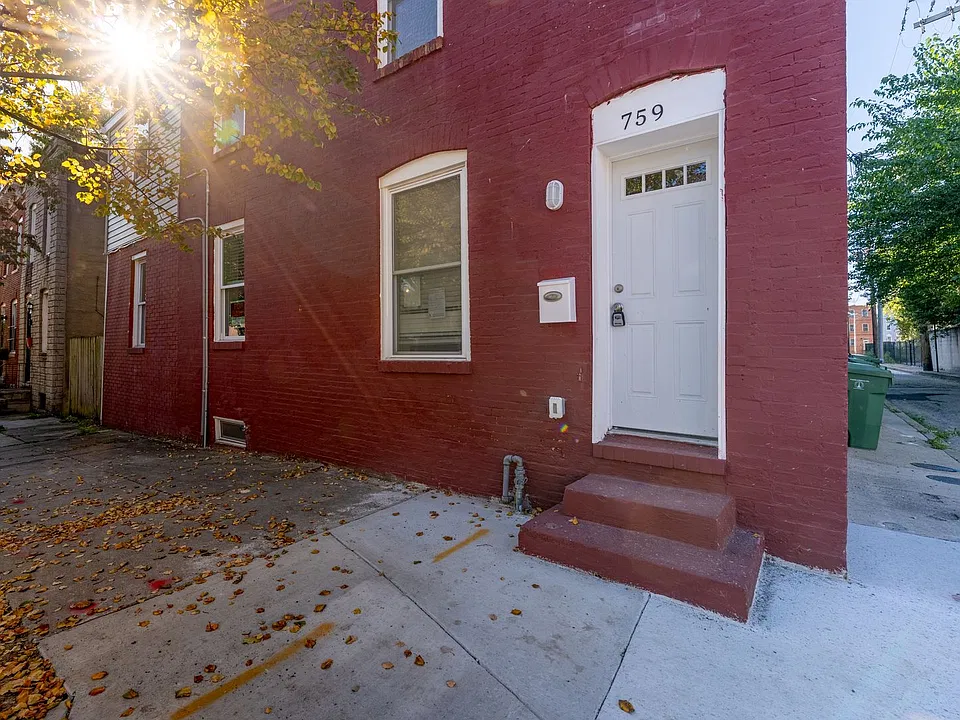 759 W Hamburg St