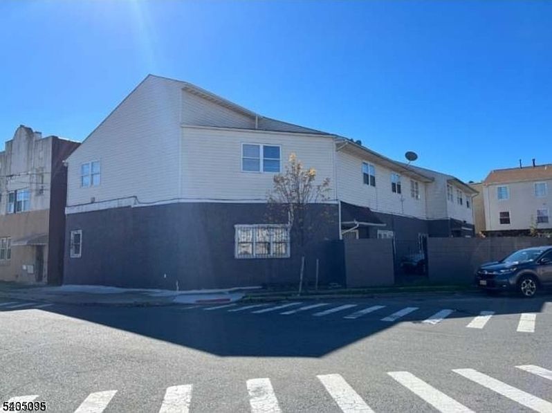 1st image of 604 Livingston St #C2