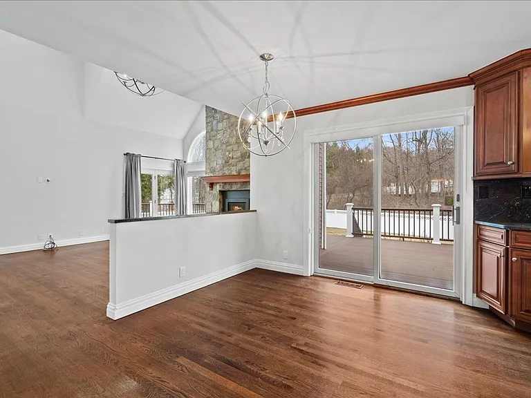 745 Iris Ct — Photo 9