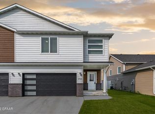 1724 Tobi Ln, Grand Forks, ND 58201